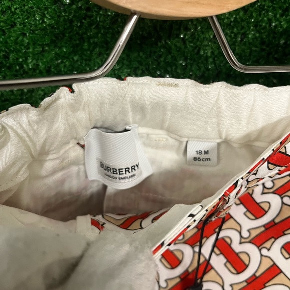 Burberry brand new kids orange monogram print shorts size 18 months - Picture 3 of 4